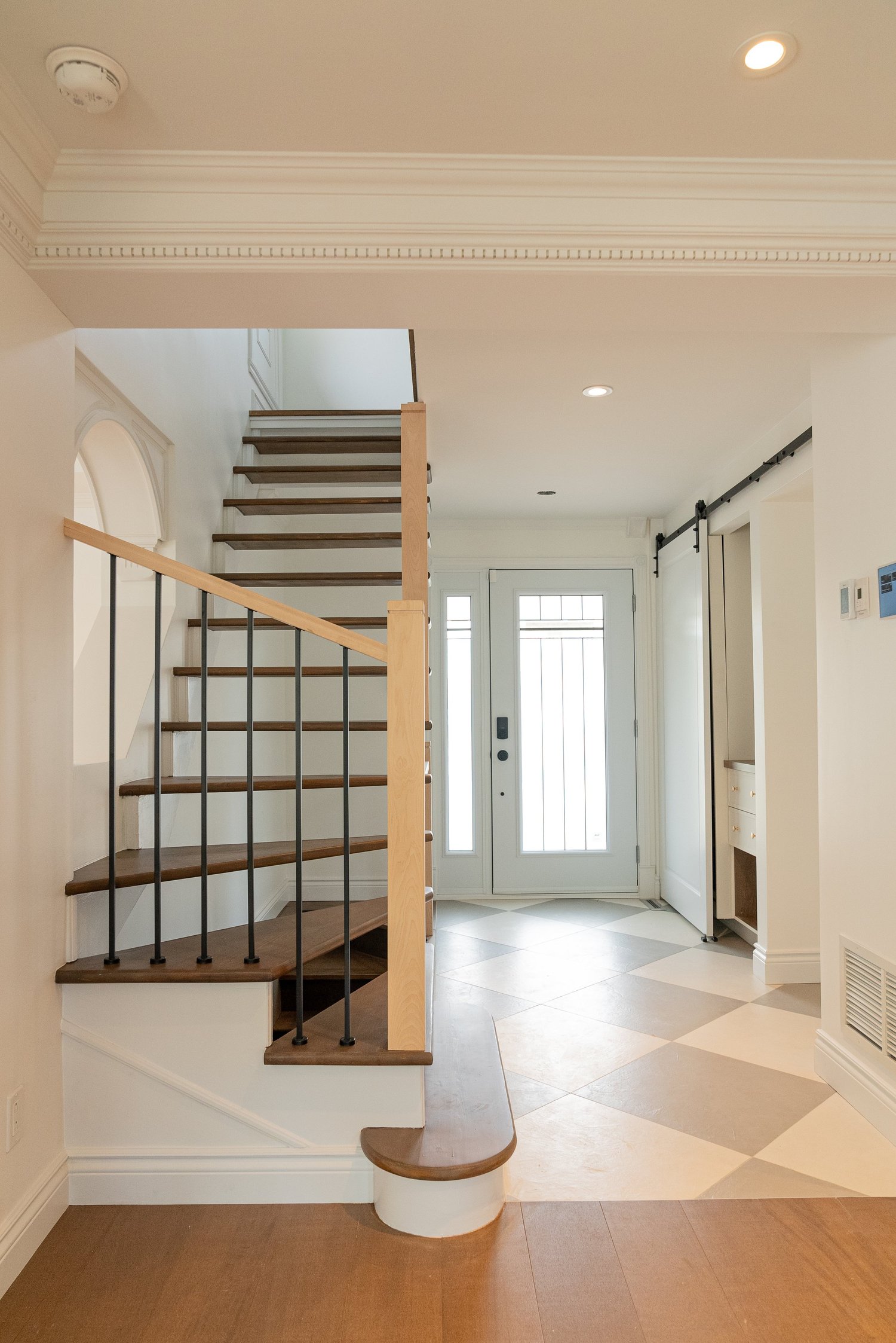 Interior on Avenue Éthier