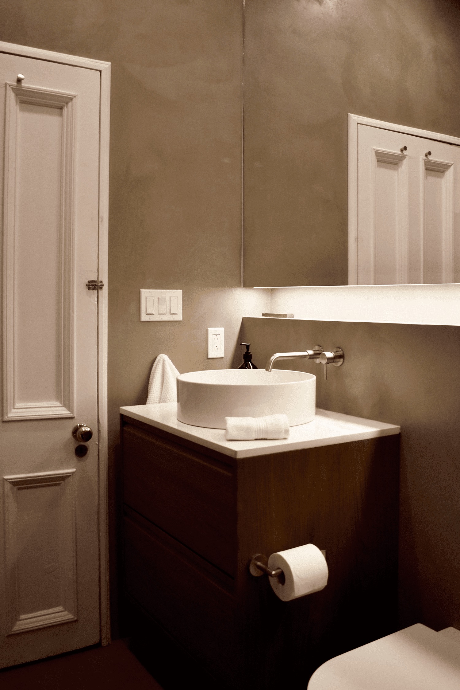 Bathroom on Avenue Laval